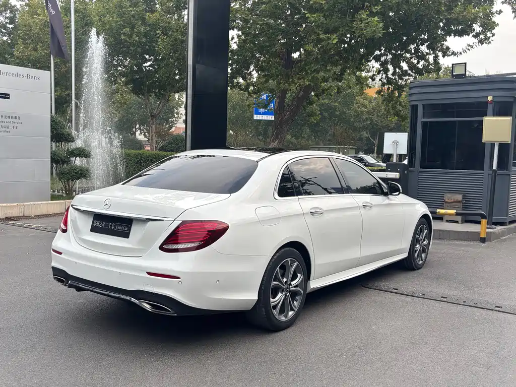 Mercedes-Benz E-Class — миниатюра 6