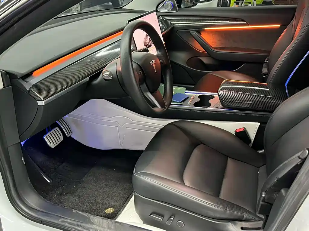 Tesla Model 3 — миниатюра 7