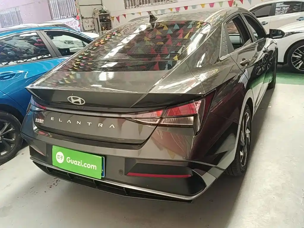 Hyundai Elantra — миниатюра 6