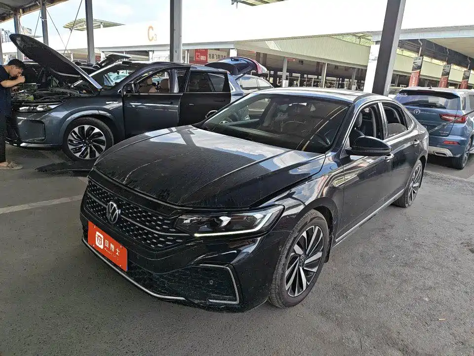 帕萨特 2022款 330TSI 星空豪华版 2022