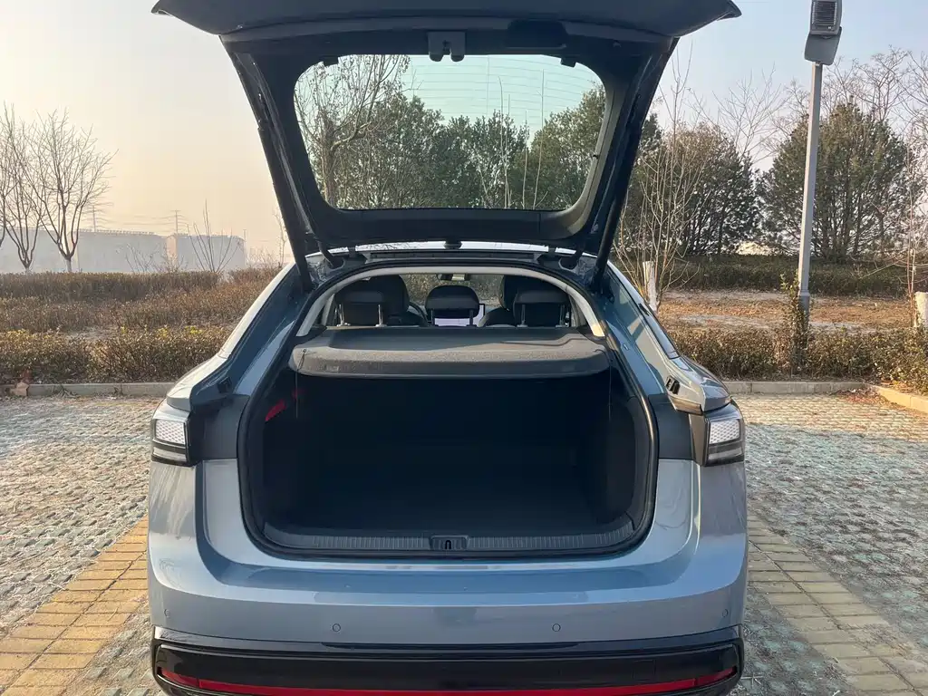 VOLKSWAGEN ID.7 VIZZION