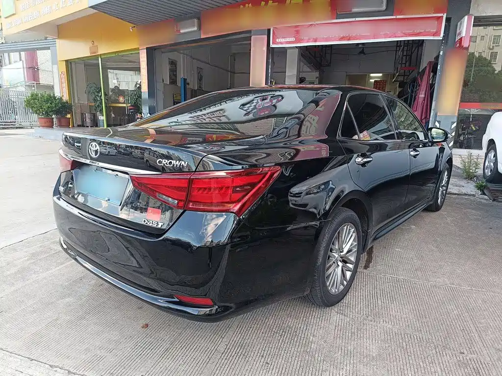 Toyota Crown — миниатюра 7
