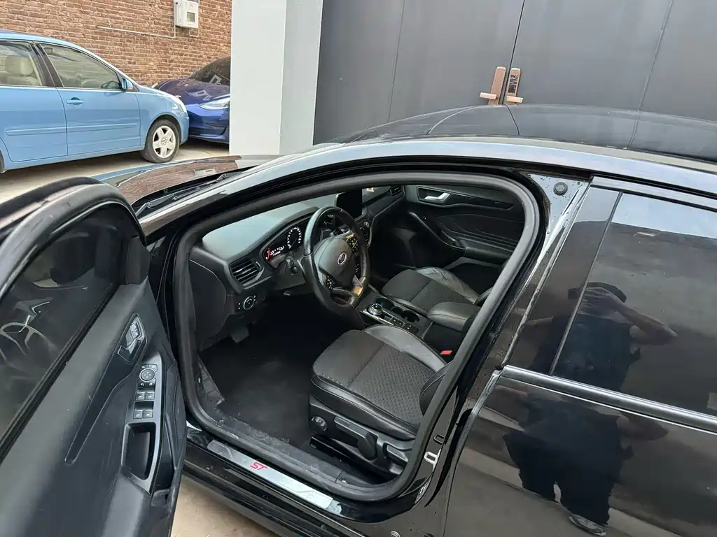 Ford Focus — миниатюра 7