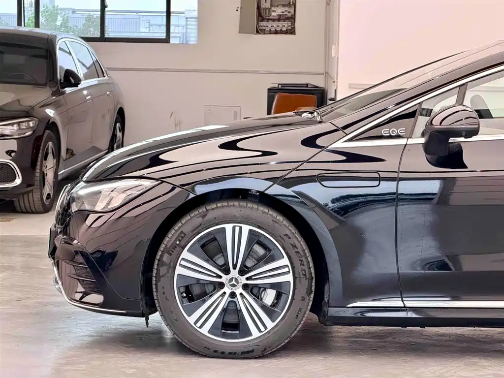 Mercedes-Benz EQE 2025 500 4MATIC Luxury