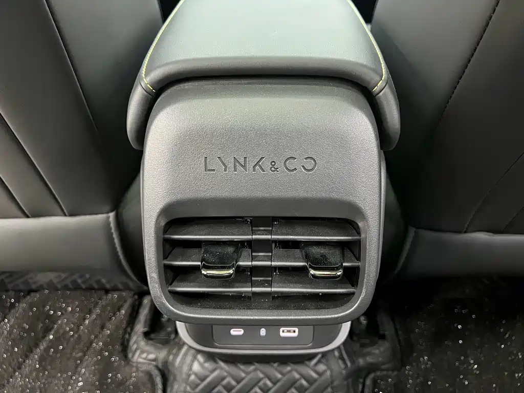 Lynk & Co 06 — миниатюра 18