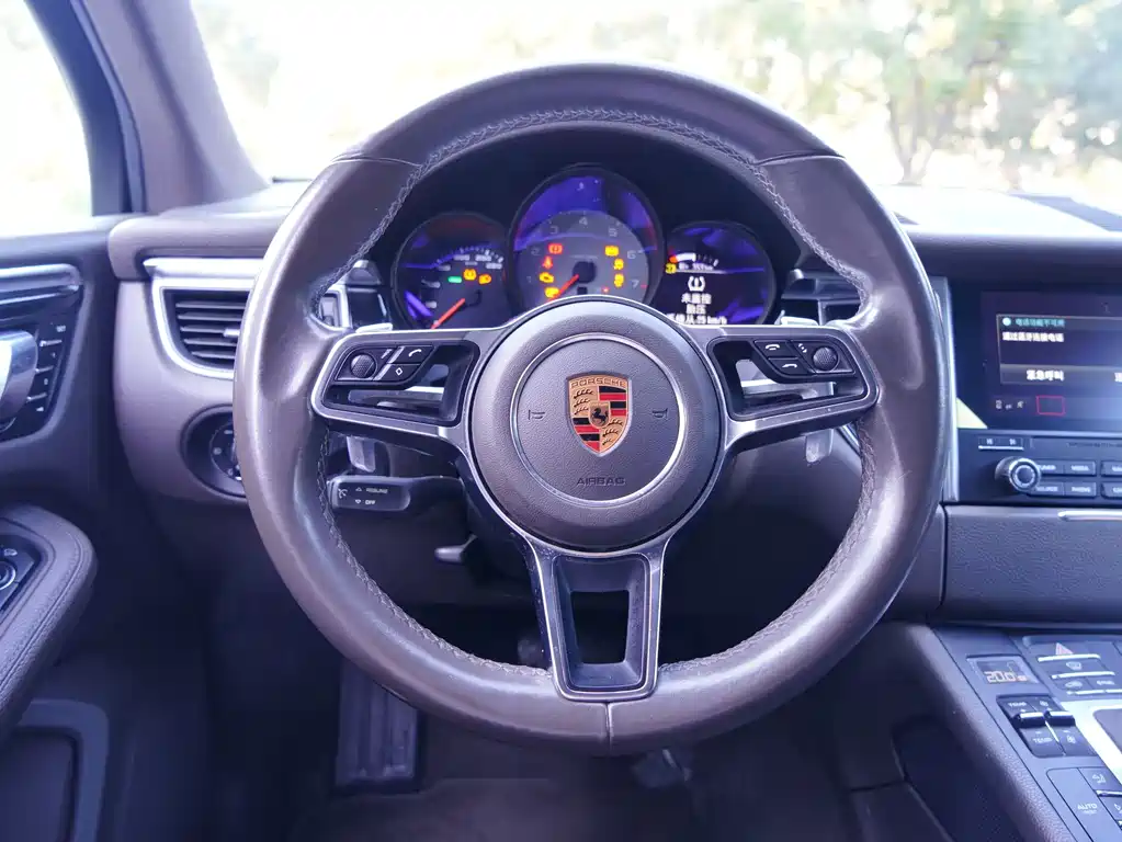 Porsche Macan — миниатюра 5