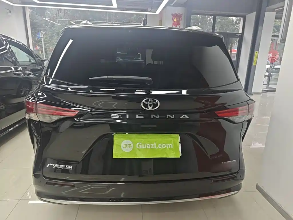 Toyota Sienna — миниатюра 6