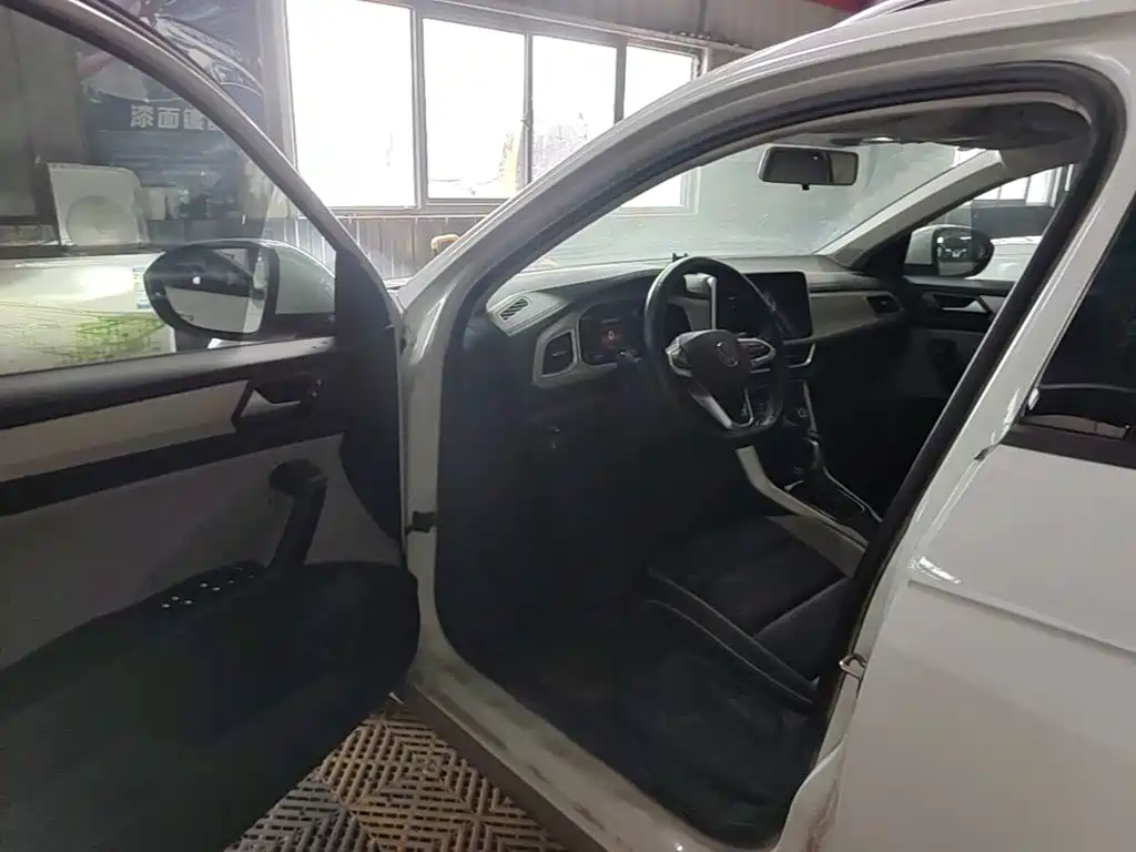 Volkswagen T-Roc — миниатюра 16