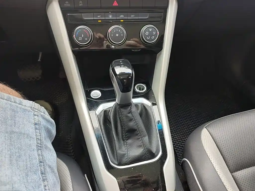 Volkswagen T-Roc — миниатюра 14