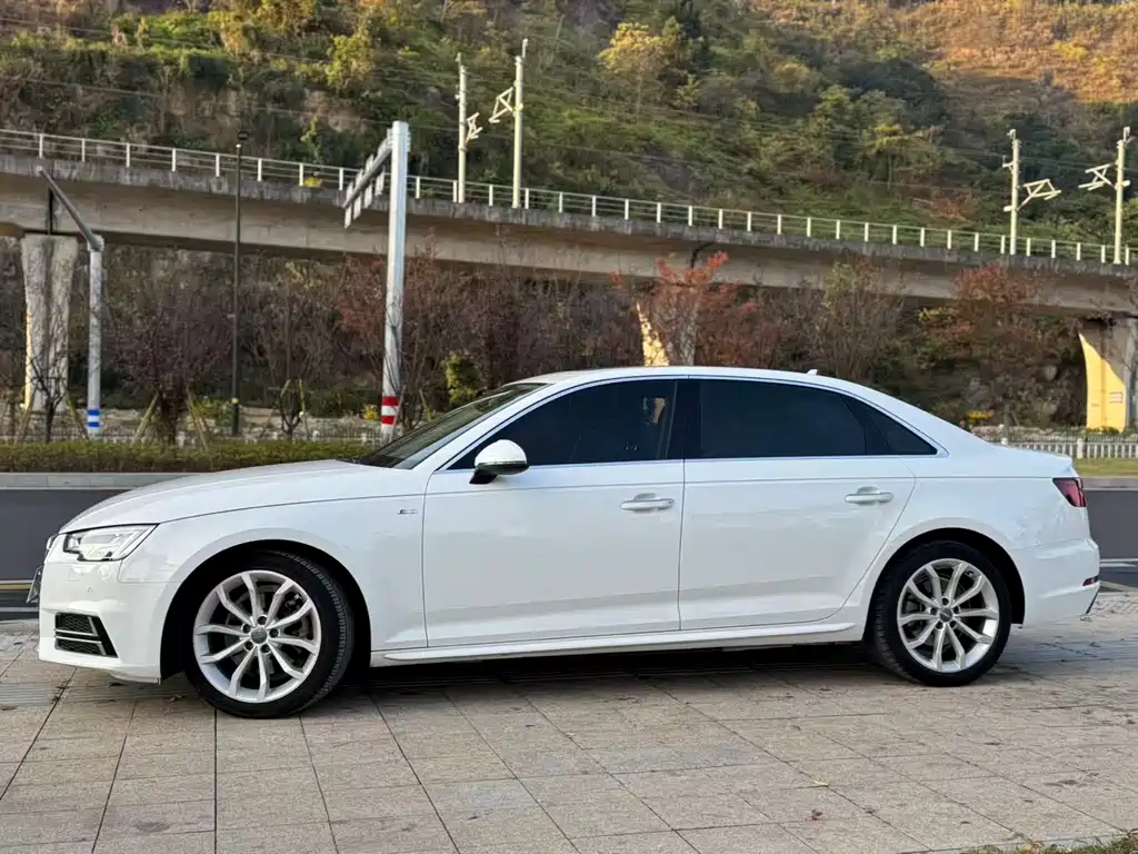 AUDI A4L