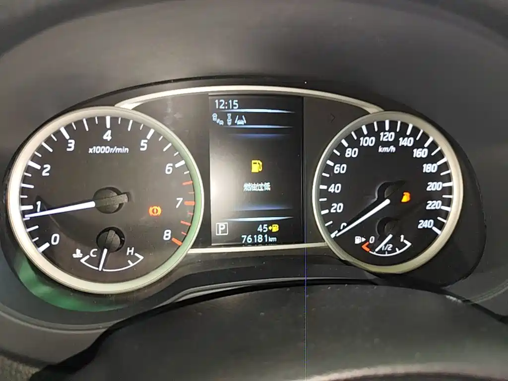 Nissan Tiida — миниатюра 12