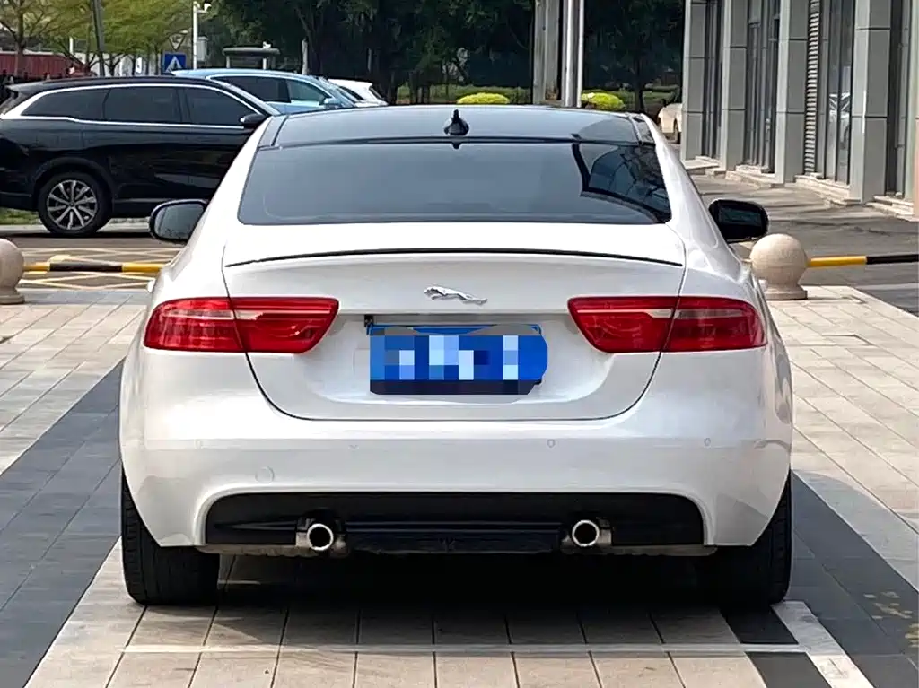 Jaguar XE — миниатюра 7