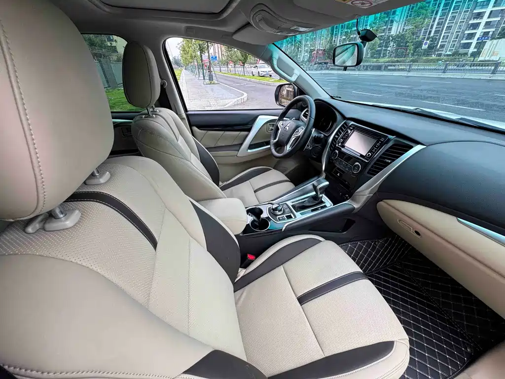 Mitsubishi Pajero Sport (Import) — миниатюра 7