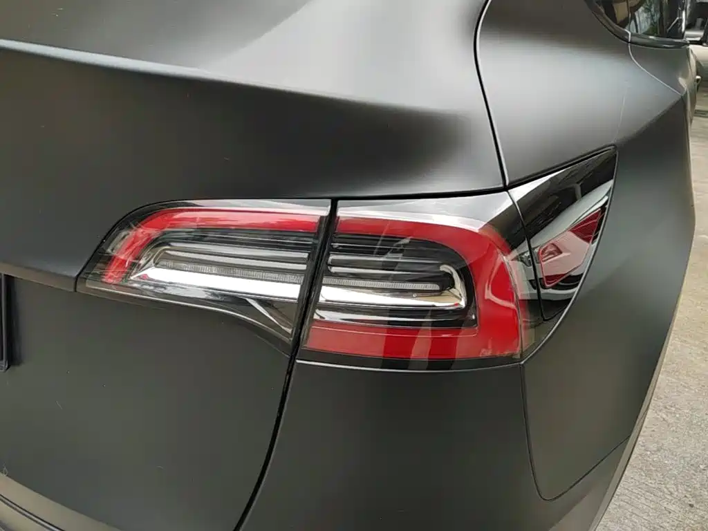 Tesla Model Y — миниатюра 8