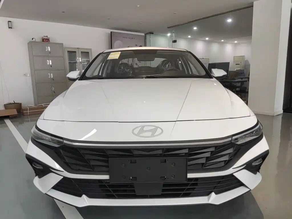Hyundai Elantra — миниатюра 3
