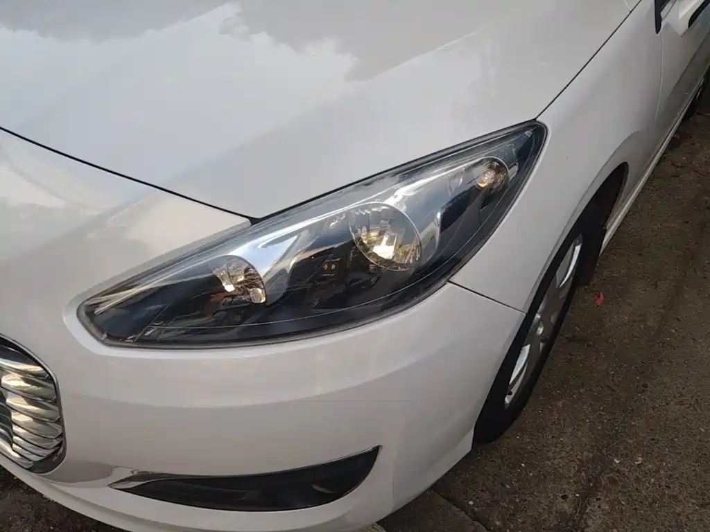 Peugeot 308 — миниатюра 24