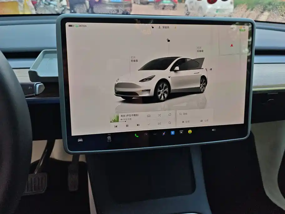 Tesla Model Y — миниатюра 14