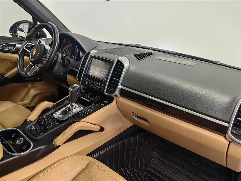 Porsche Cayenne — миниатюра 11