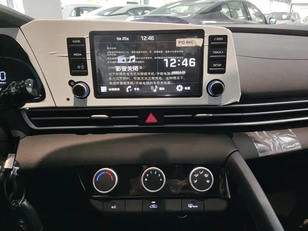 Hyundai Elantra — миниатюра 13