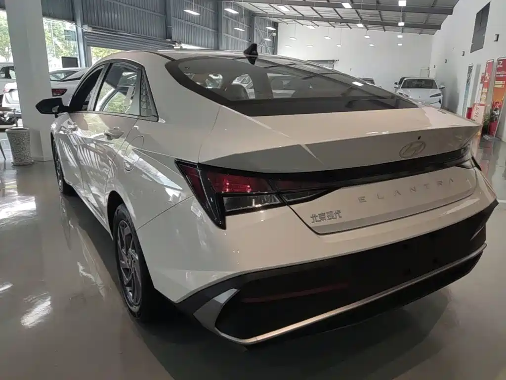 Hyundai Elantra — миниатюра 5