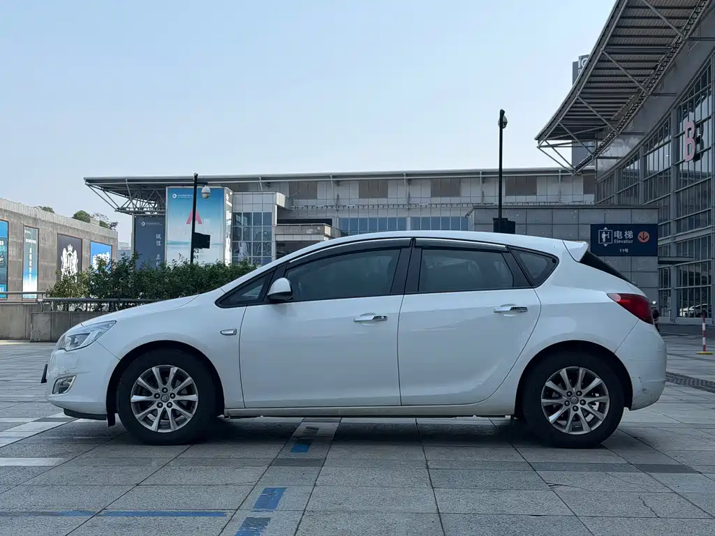 Buick Excelle — миниатюра 4