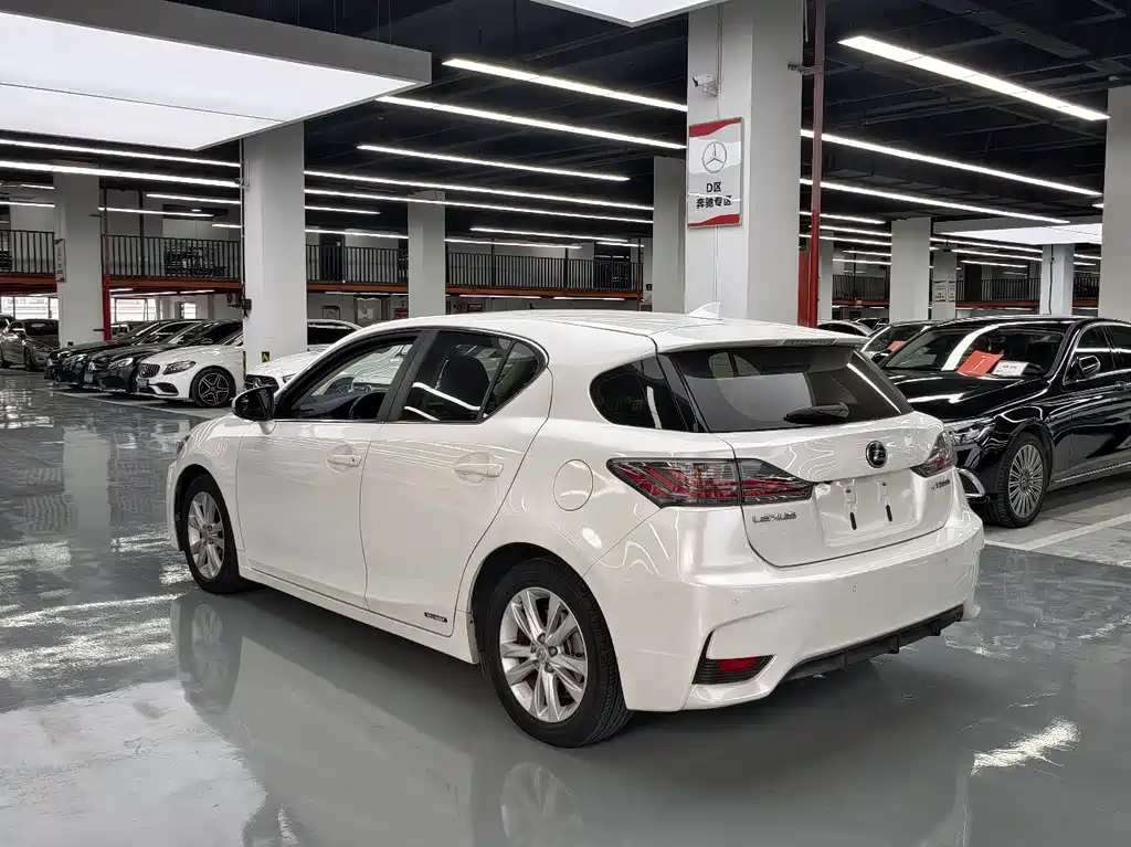 Lexus CT — миниатюра 16
