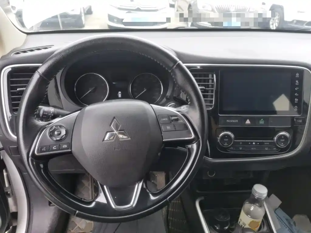 Mitsubishi Outlander — миниатюра 11
