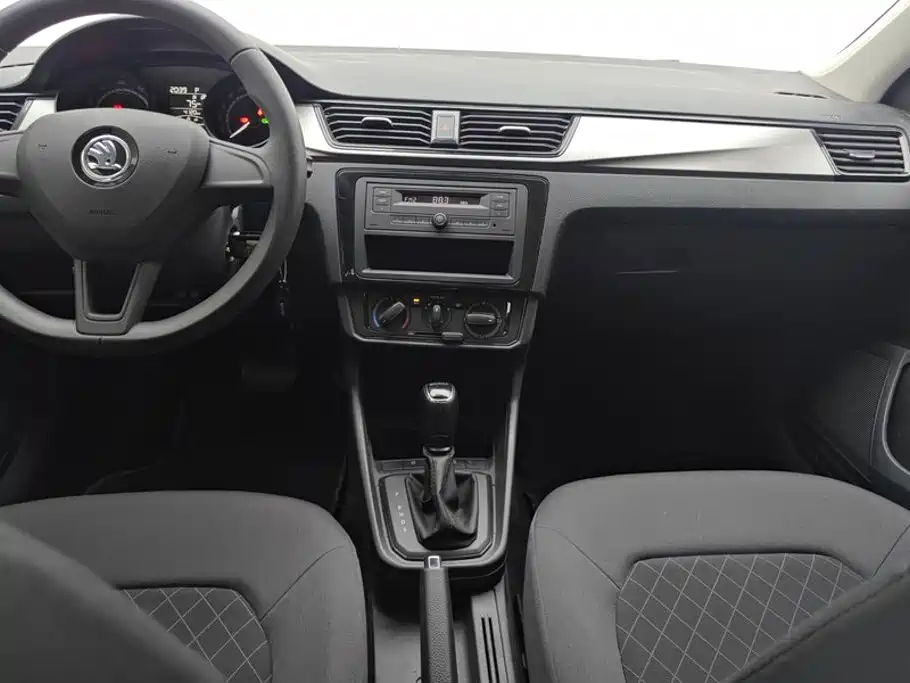 Skoda Rapid — миниатюра 16