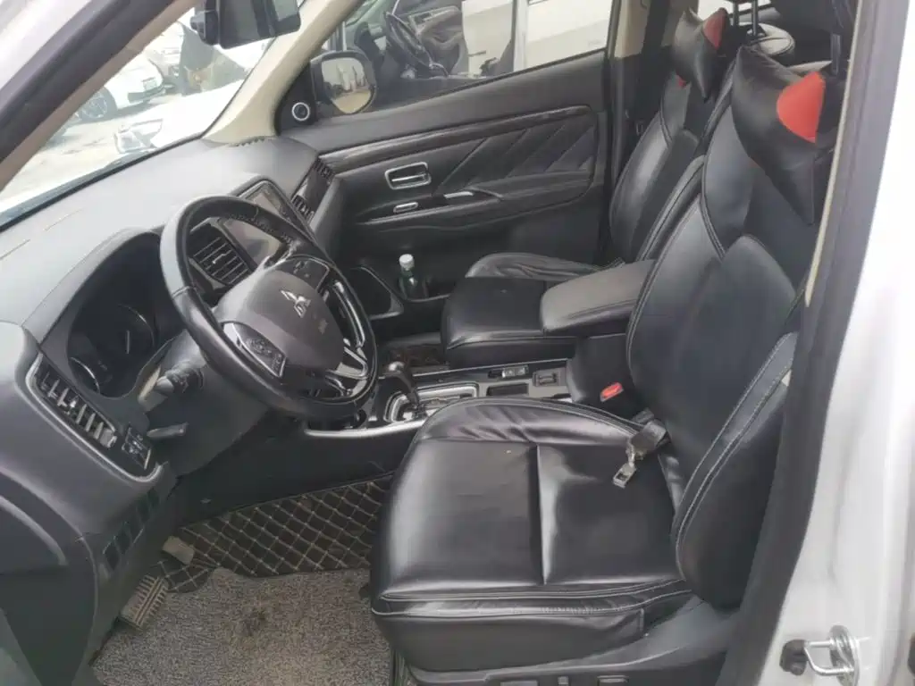 Mitsubishi Outlander — миниатюра 15