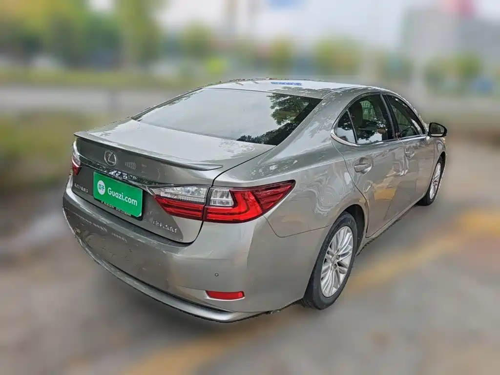 Lexus ES — миниатюра 13