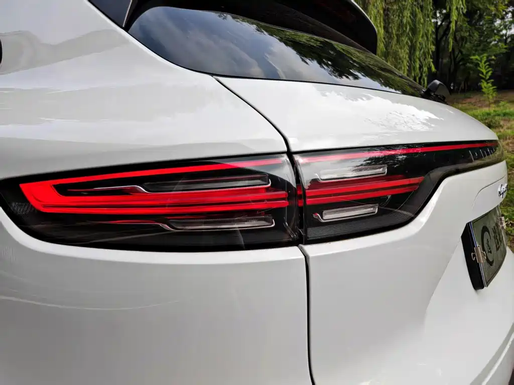 Porsche Cayenne — миниатюра 7