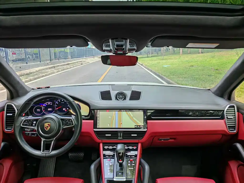 Porsche Cayenne — миниатюра 10
