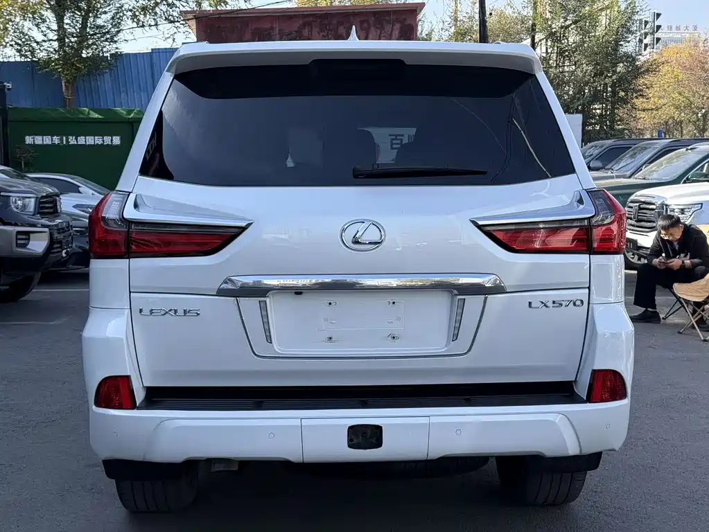 Lexus LX — миниатюра 5