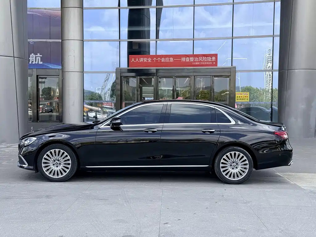 Mercedes-Benz E-Class — миниатюра 4