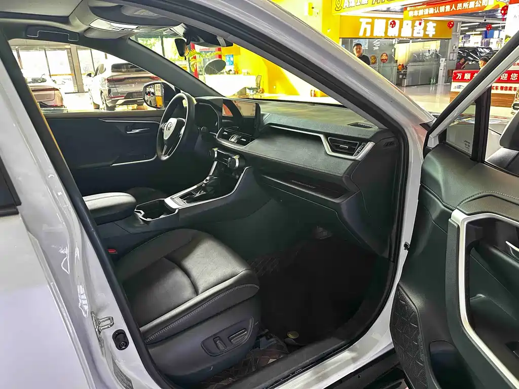 Toyota RAV4 — миниатюра 16