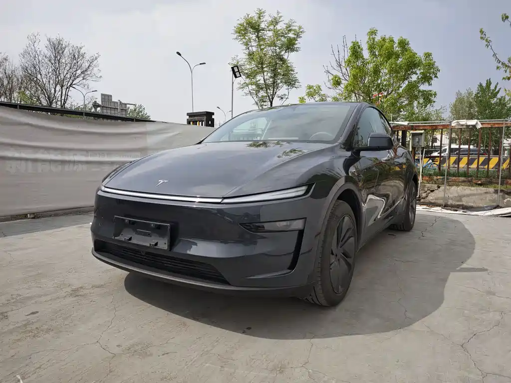 Tesla Model Y 2025