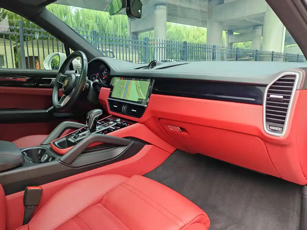 Porsche Cayenne — миниатюра 13