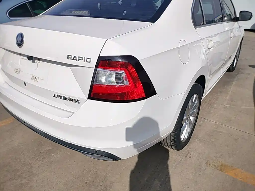 Skoda Rapid — миниатюра 8