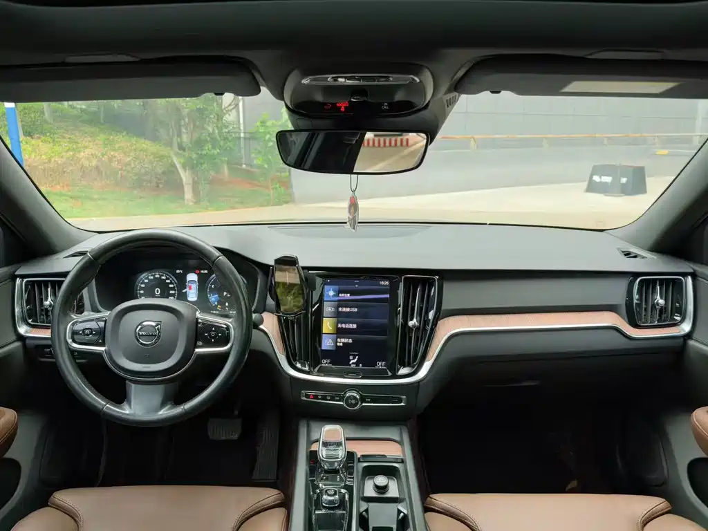 Volvo S60 2022 B4 Luxury