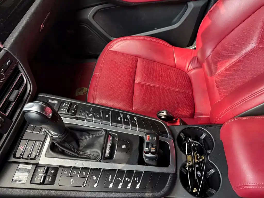 Porsche Macan — миниатюра 5