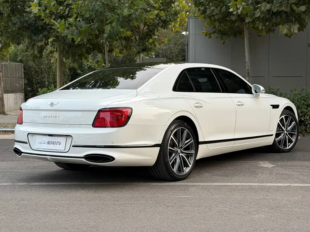 Bentley Flying Spur PHEV — миниатюра 3