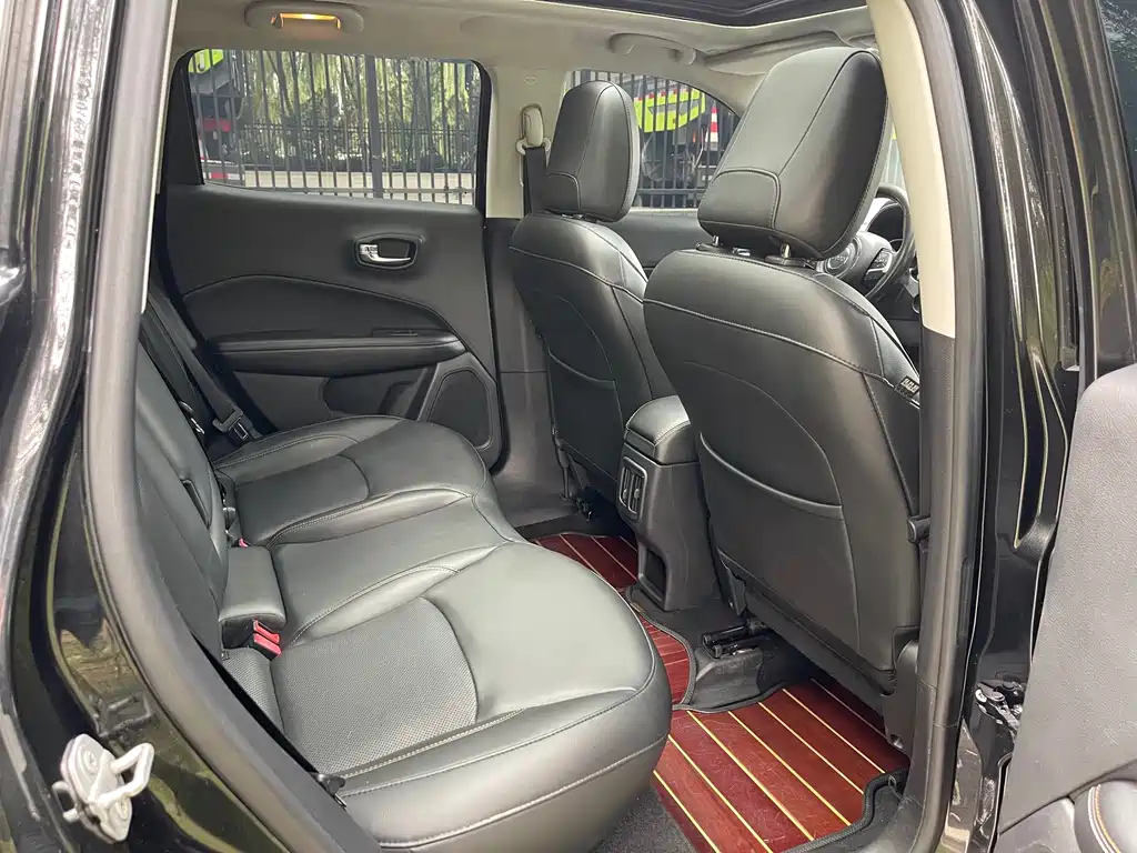 Jeep Compass — миниатюра 11
