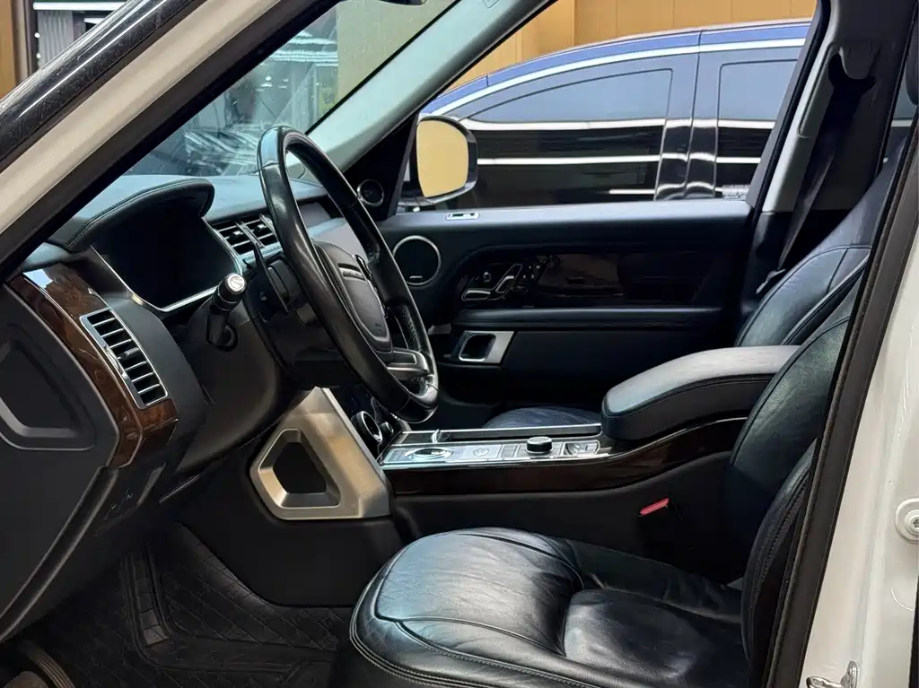 Land Rover Range Rover — миниатюра 4