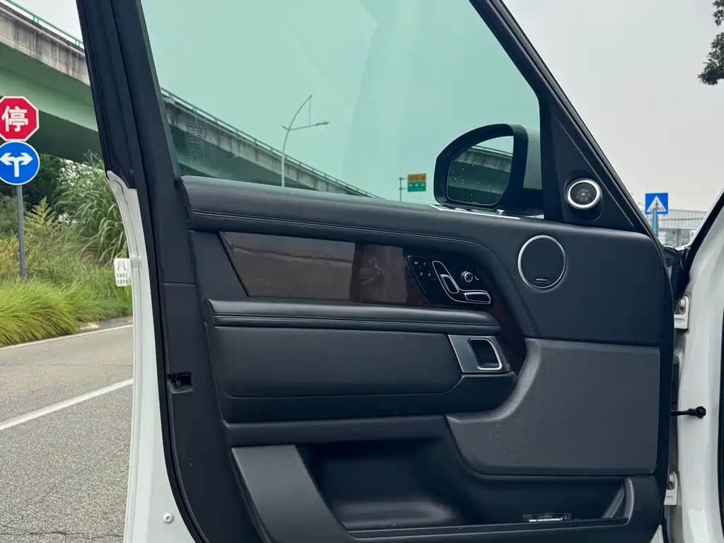 Land Rover Range Rover — миниатюра 11