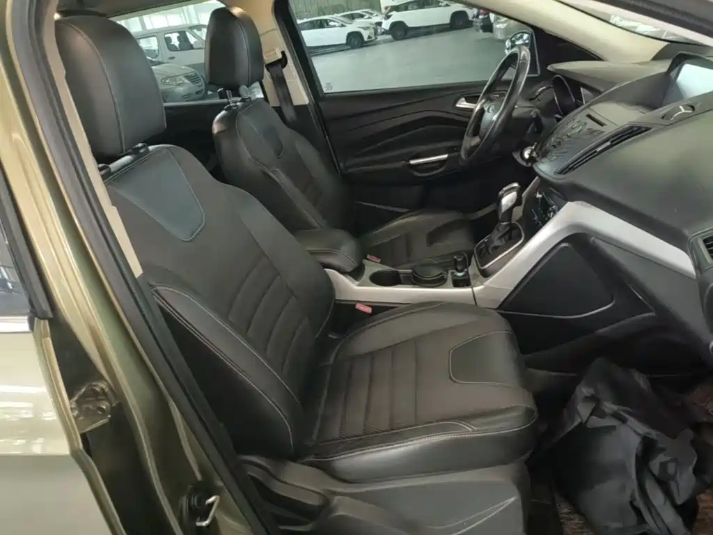 Ford Kuga — миниатюра 25