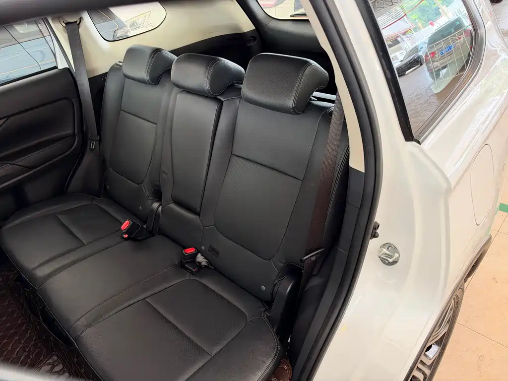 Mitsubishi Outlander — миниатюра 17