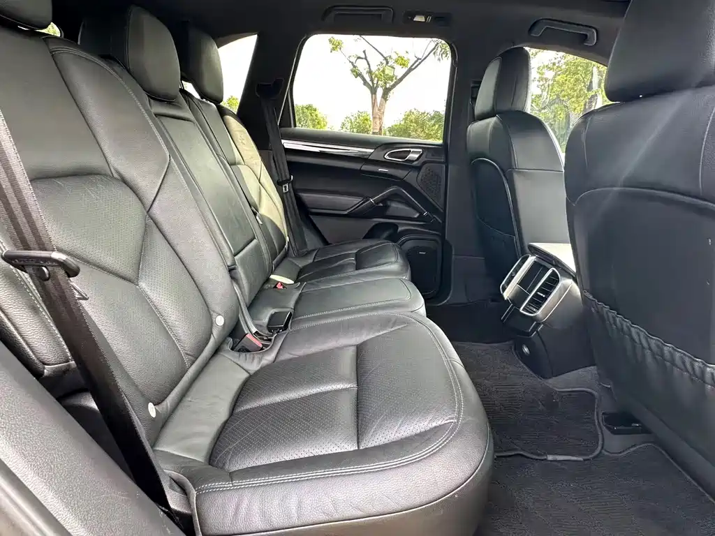 Porsche Cayenne — миниатюра 11