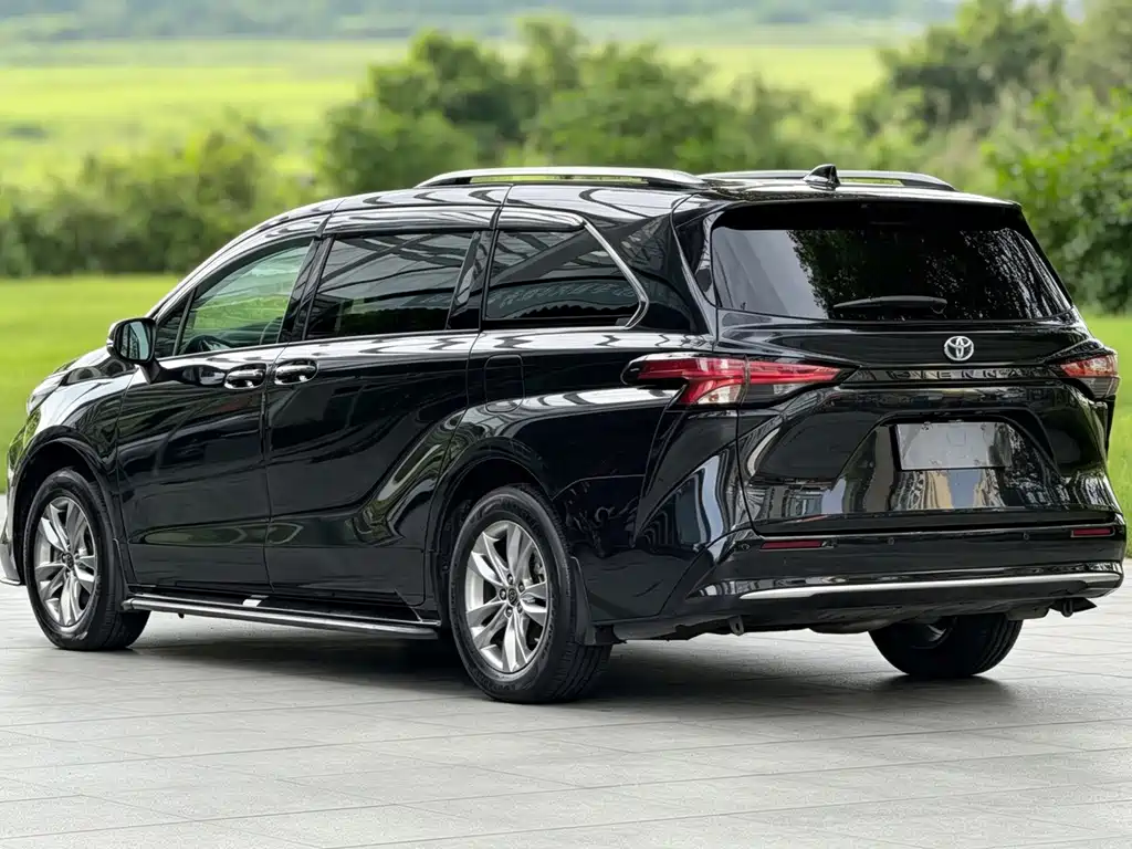 Toyota Sienna — миниатюра 6