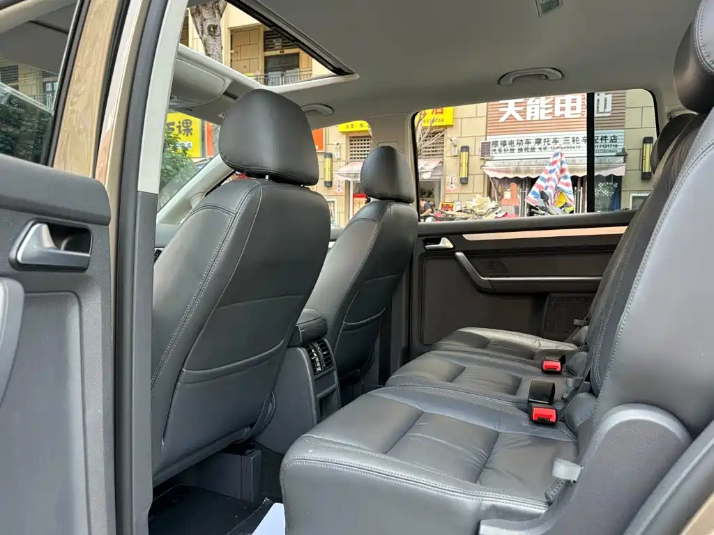 Volkswagen Touran — миниатюра 9