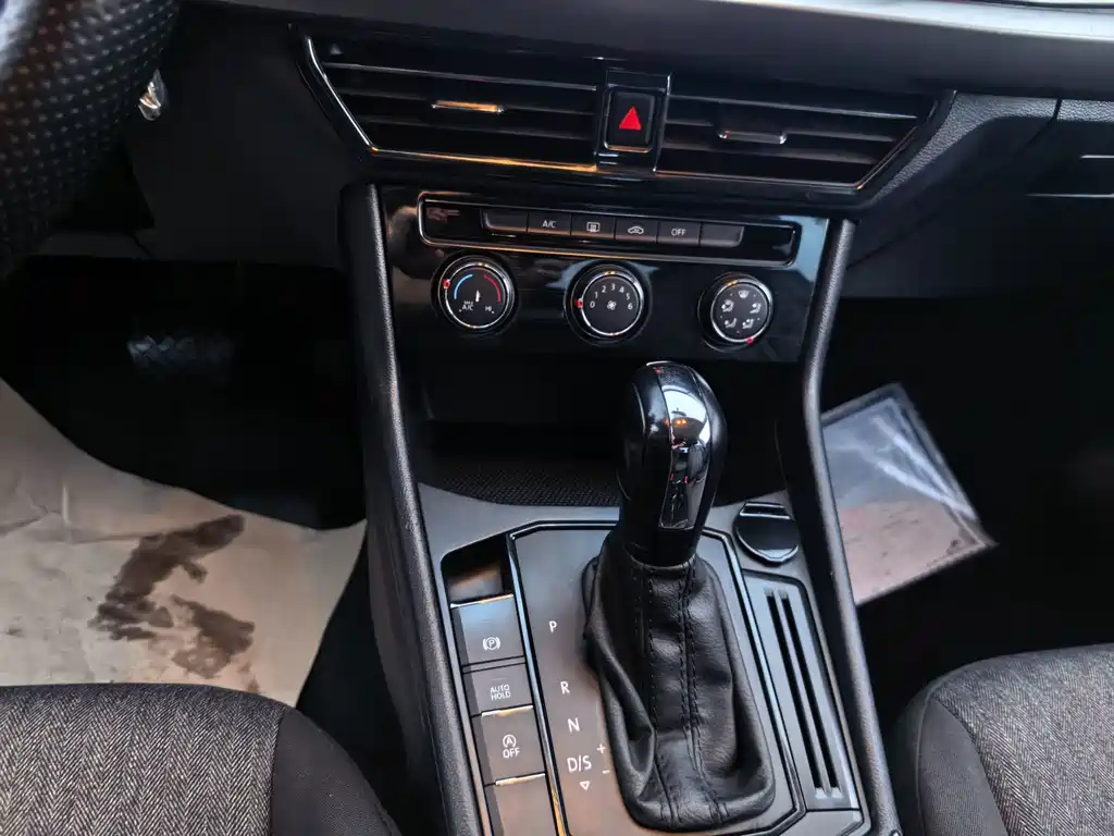 Volkswagen Lavida — миниатюра 11
